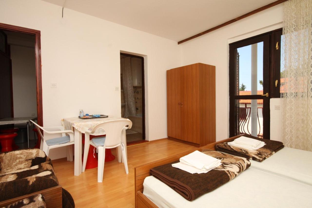 Apartments With A Parking Space Starigrad, Paklenica - 6431 Starigrad Paklenica Exterior foto